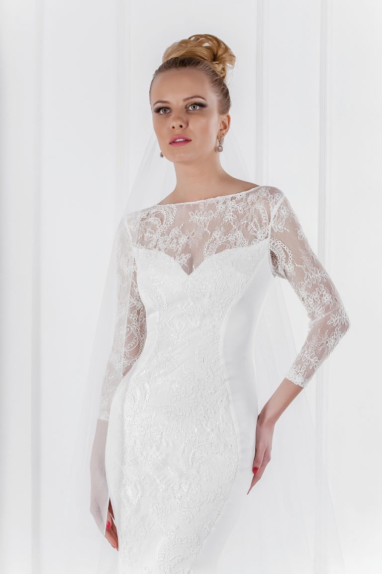 Robe de mariée droite avec manches 3/4