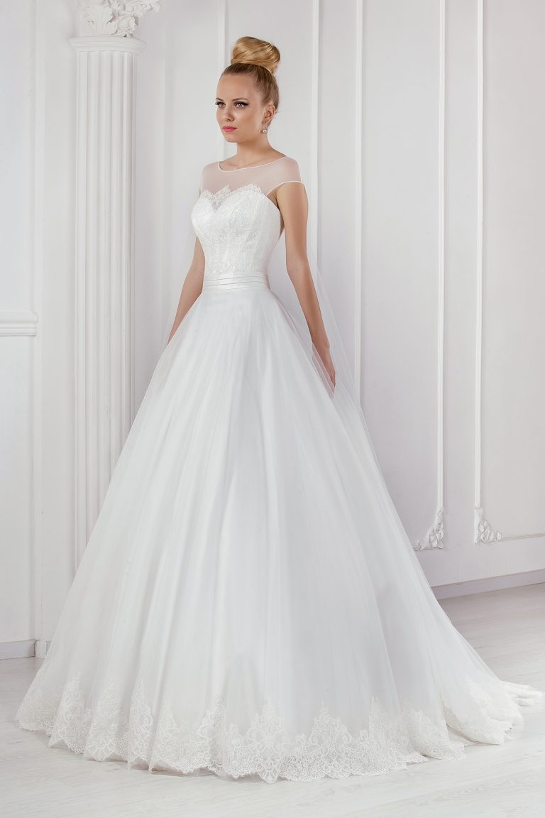 Robe De Mariée En Tulle De Soie Et Dentelle Oksana Mukha Paris