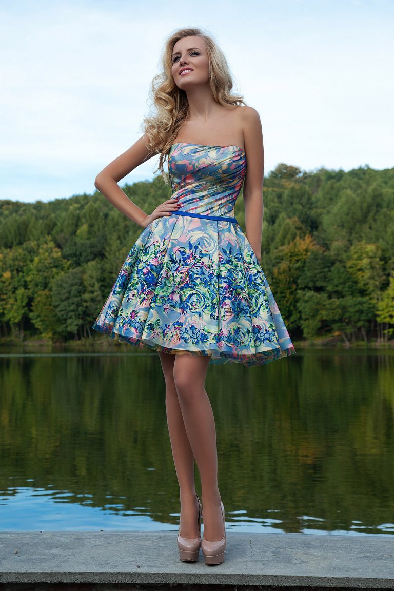 Robe de cocktail courte multicolore