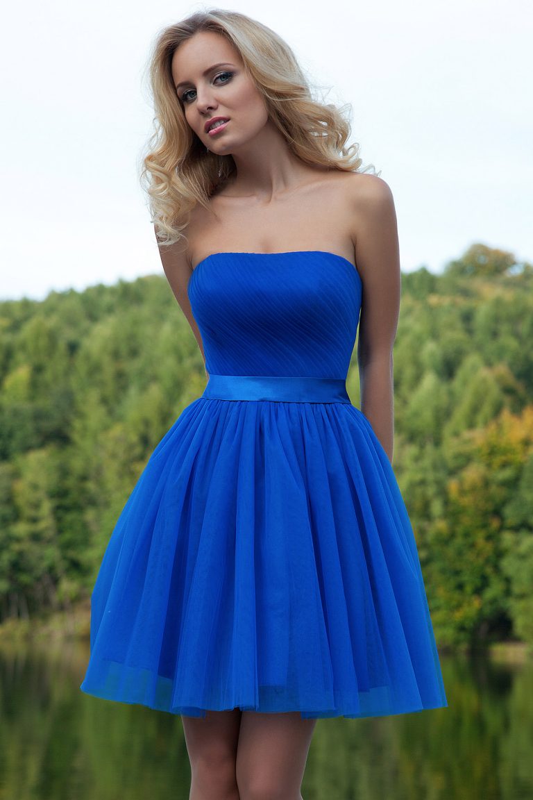 Robe de cocktail bleue en soie