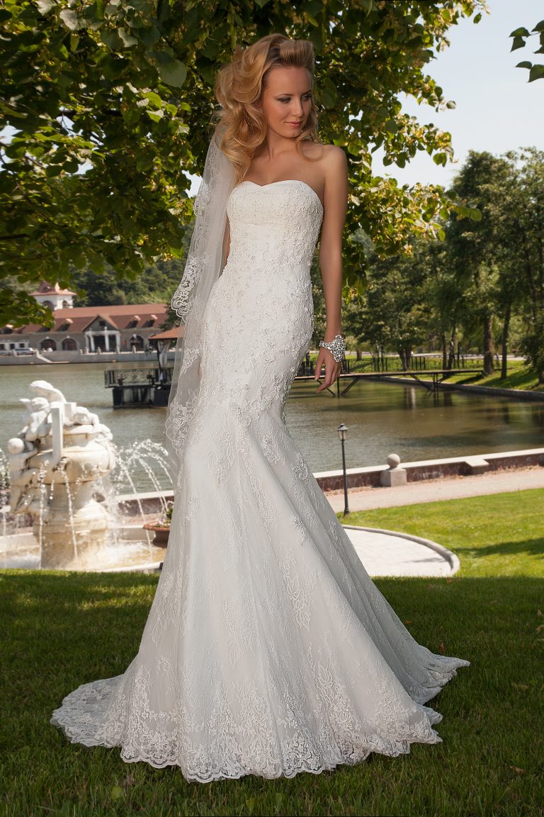 Robe de mariée sirène en dentelle bustier cœur , Oksana
