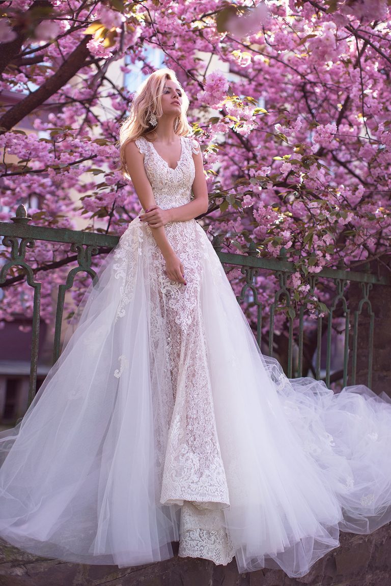 Robe de mariée luxe dentelle prêt du corps