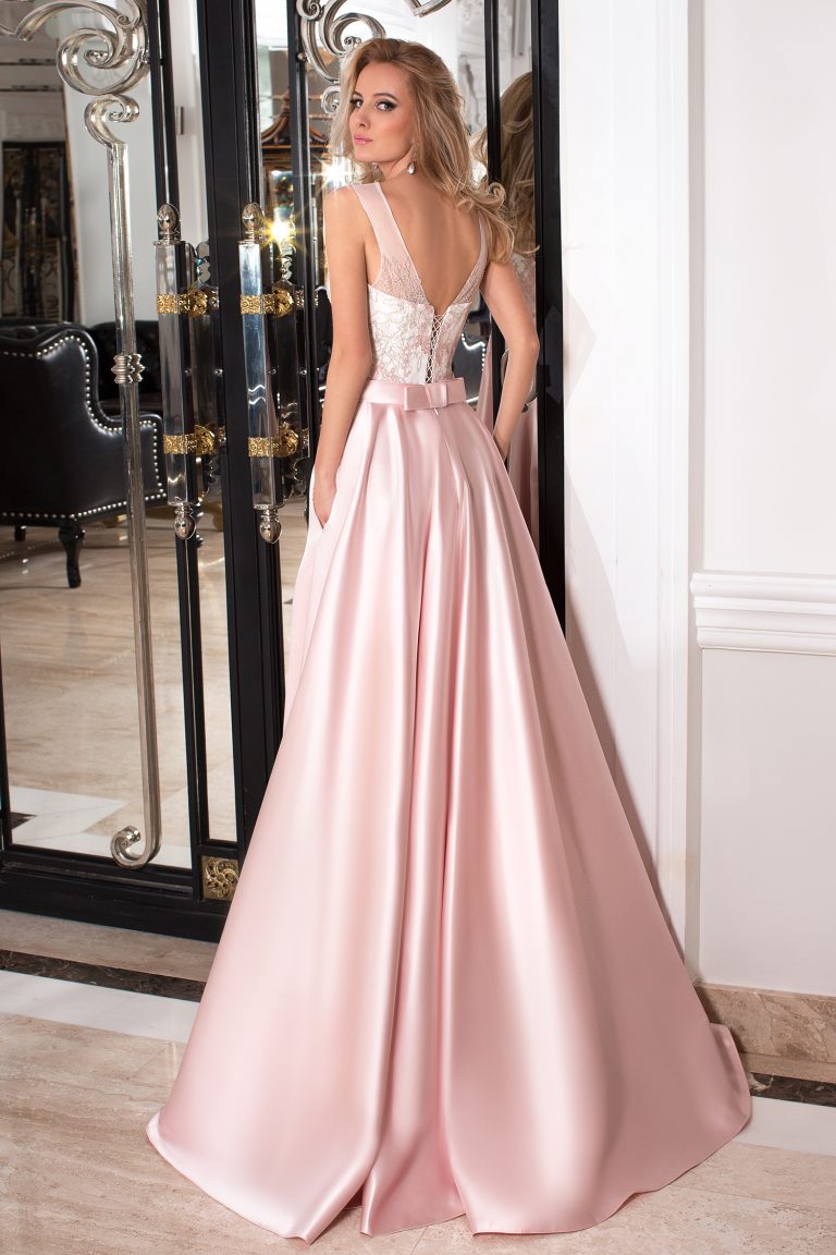Robe de cocktail rose poudré en satin duchesse - Oksana ...