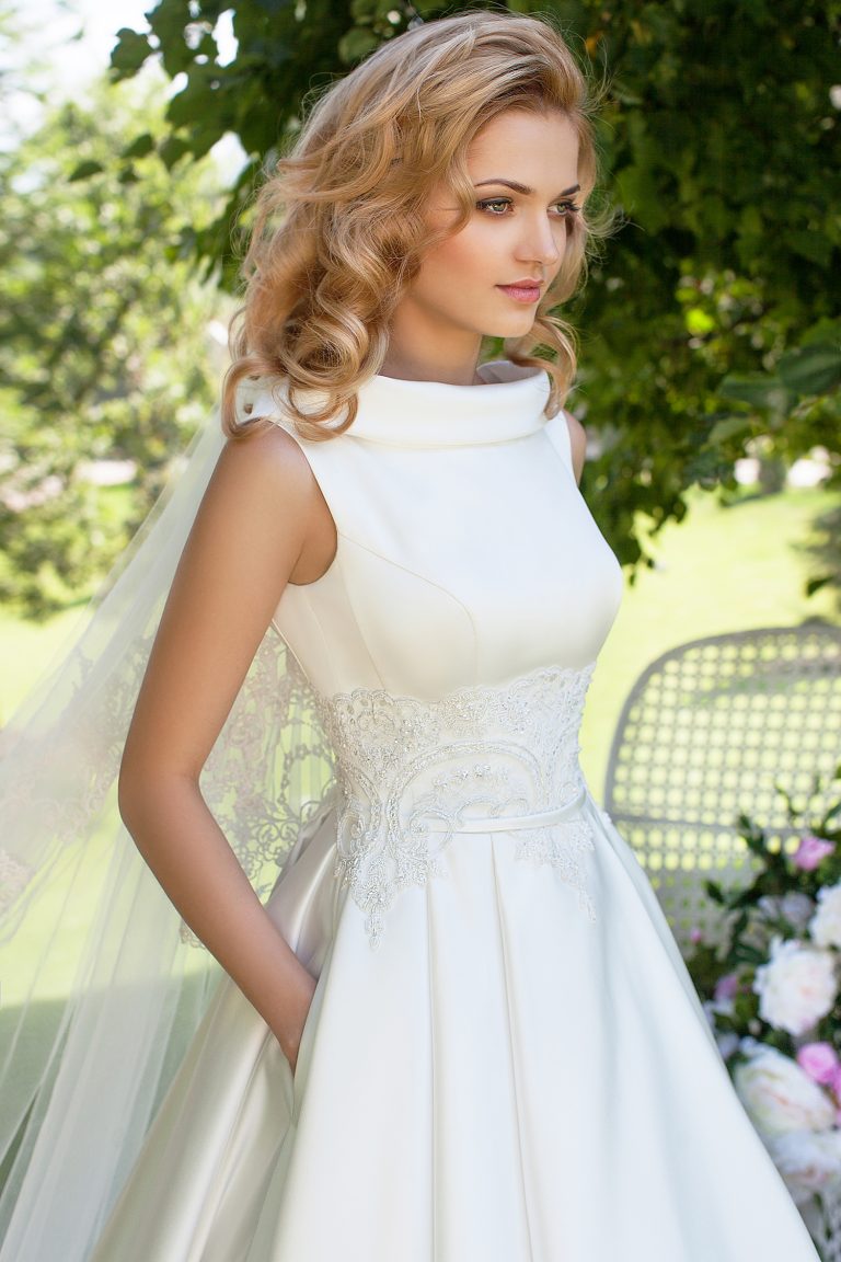 Robe de mariée col Jackie Kennedy - Oksana Mukha Paris