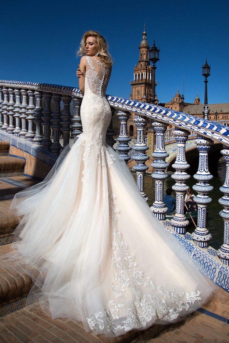 Robe De Mariée Sirène Droite Et Fourreau Oksana Mukha Paris