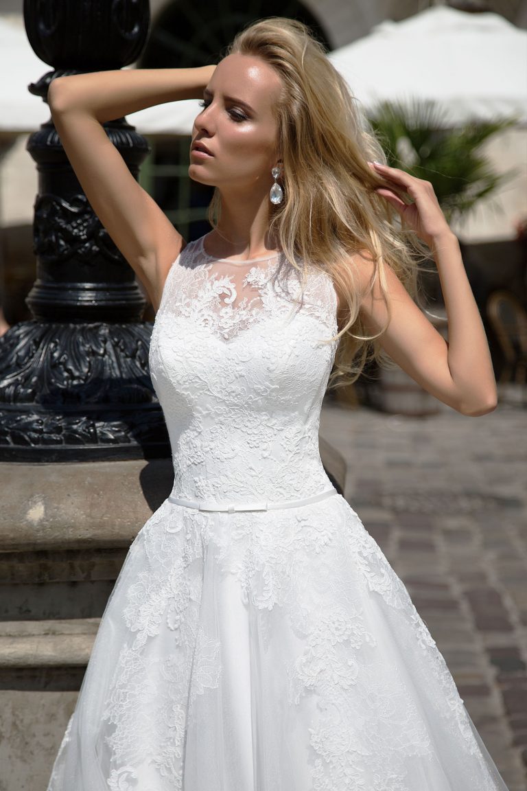 Robe de mariée A-Line en tulle et dentelle