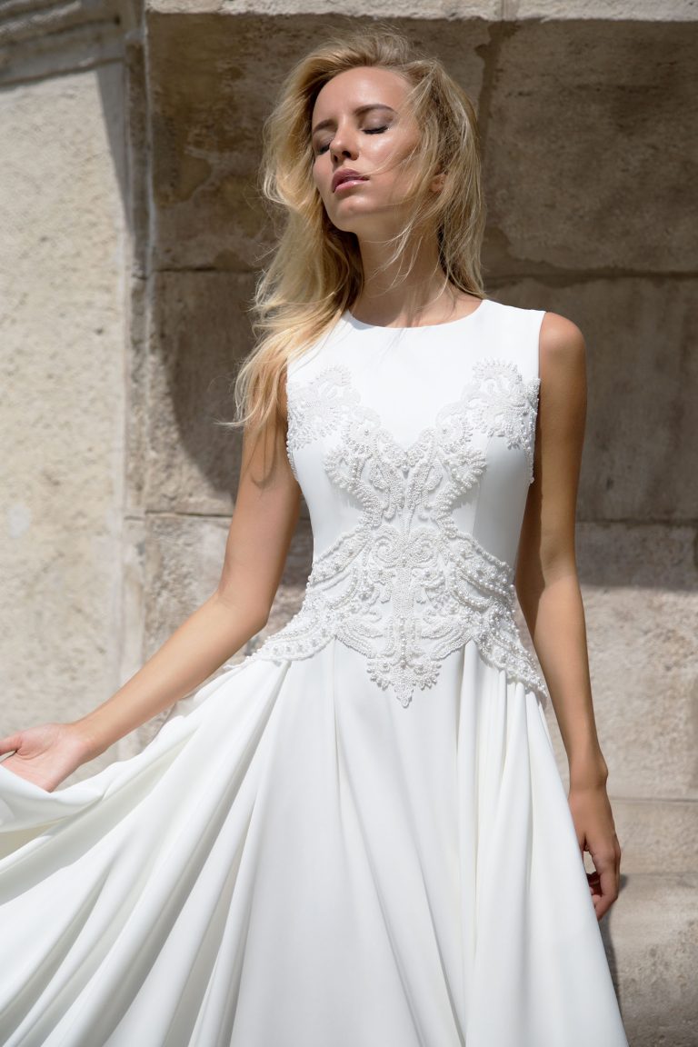 Robe de mariée fluide en satin duchesse