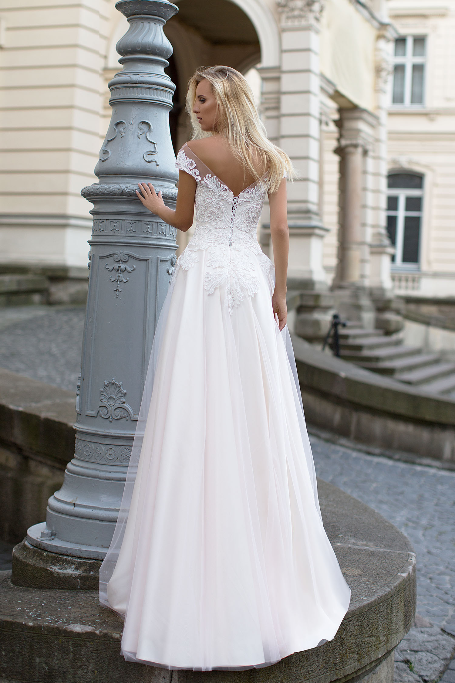Poitrines genereuses quelle robe de mariee porter