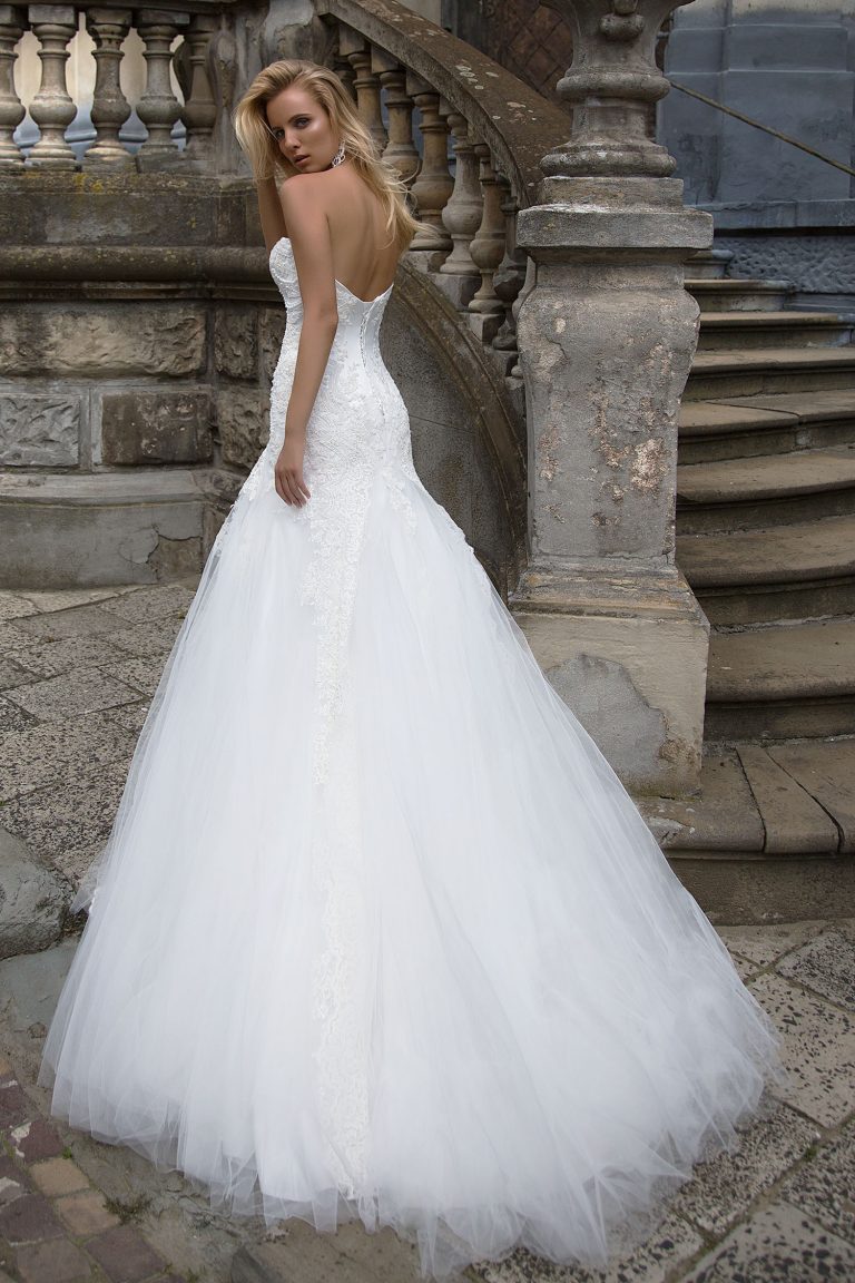 Robe de mariée fourreau en satin
