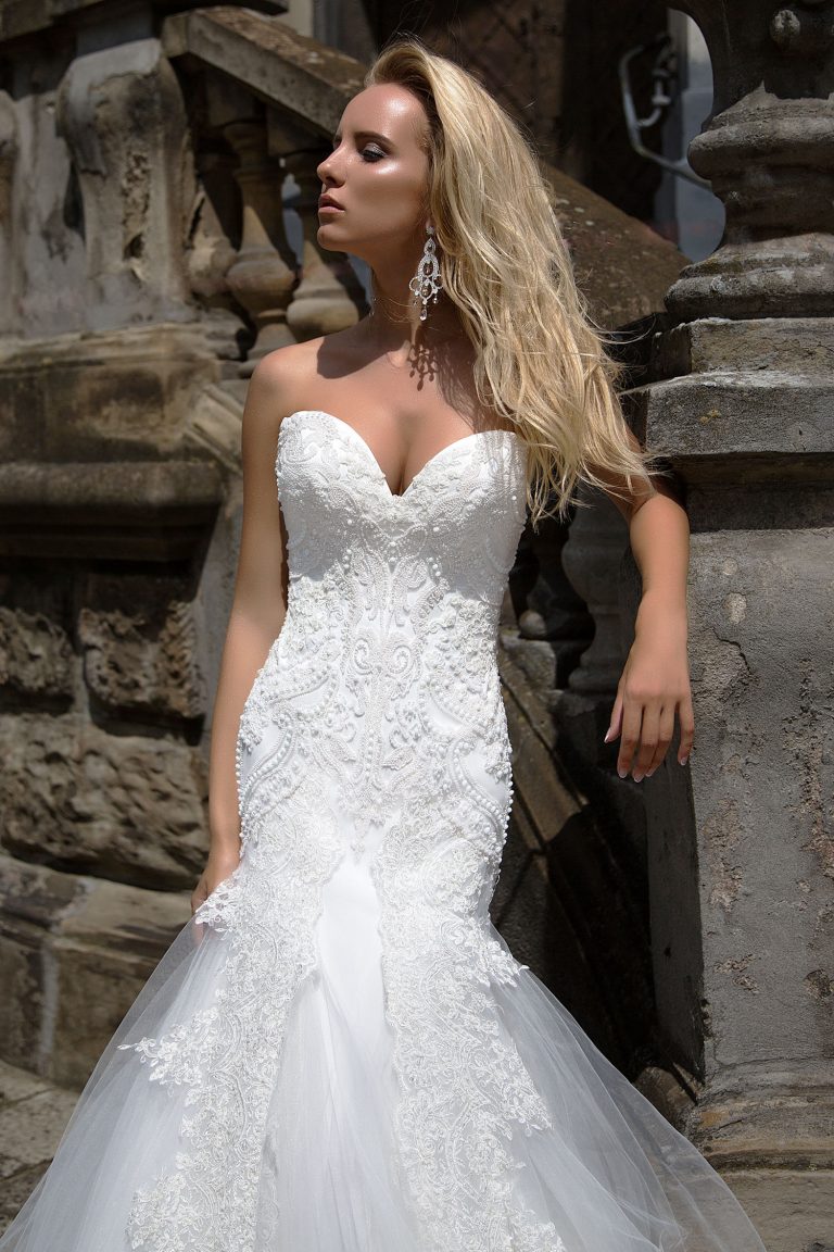 Robe de mariée fourreau en satin