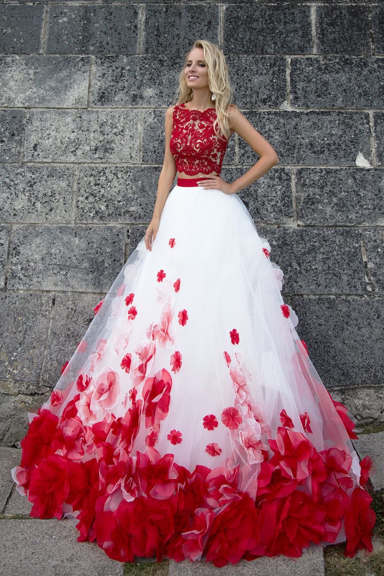 Robe de mariée princesse rouge et blanche