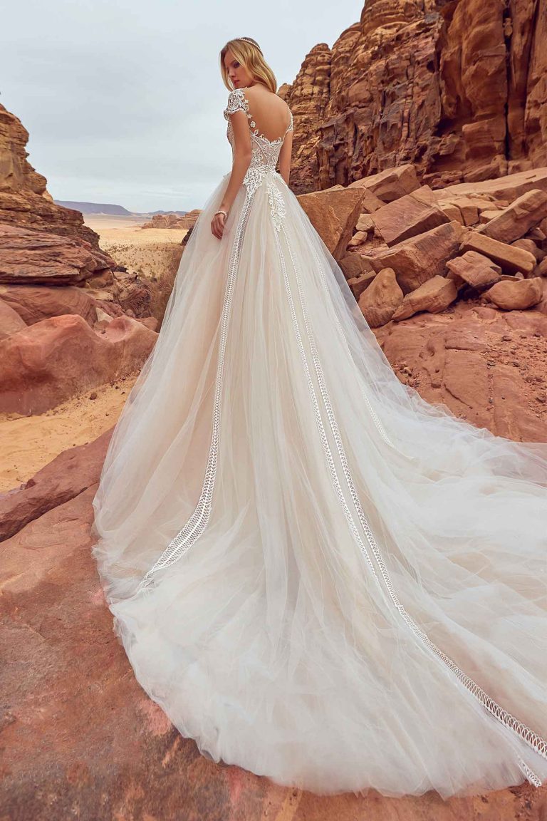 Robe de mariée princesse à manchettes en dentelle