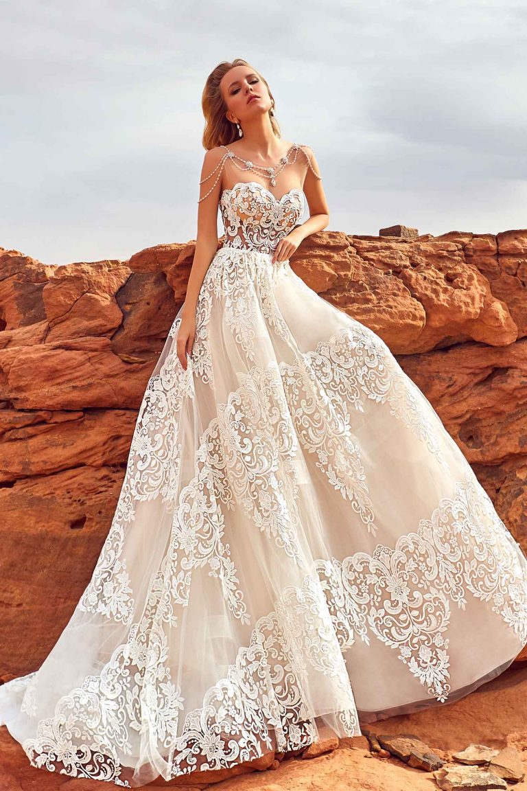 Robe de mariée haute couture en dentelle