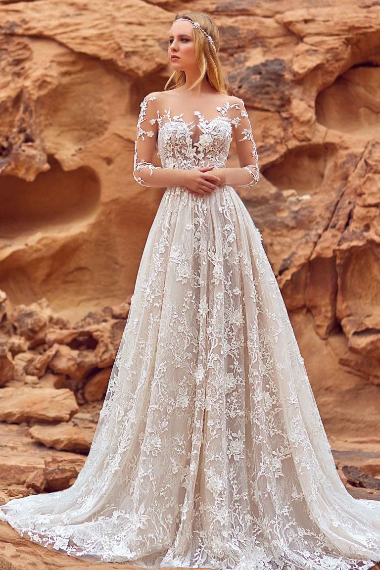 Robe de mariée haute couture brodée de fleurs et de perles