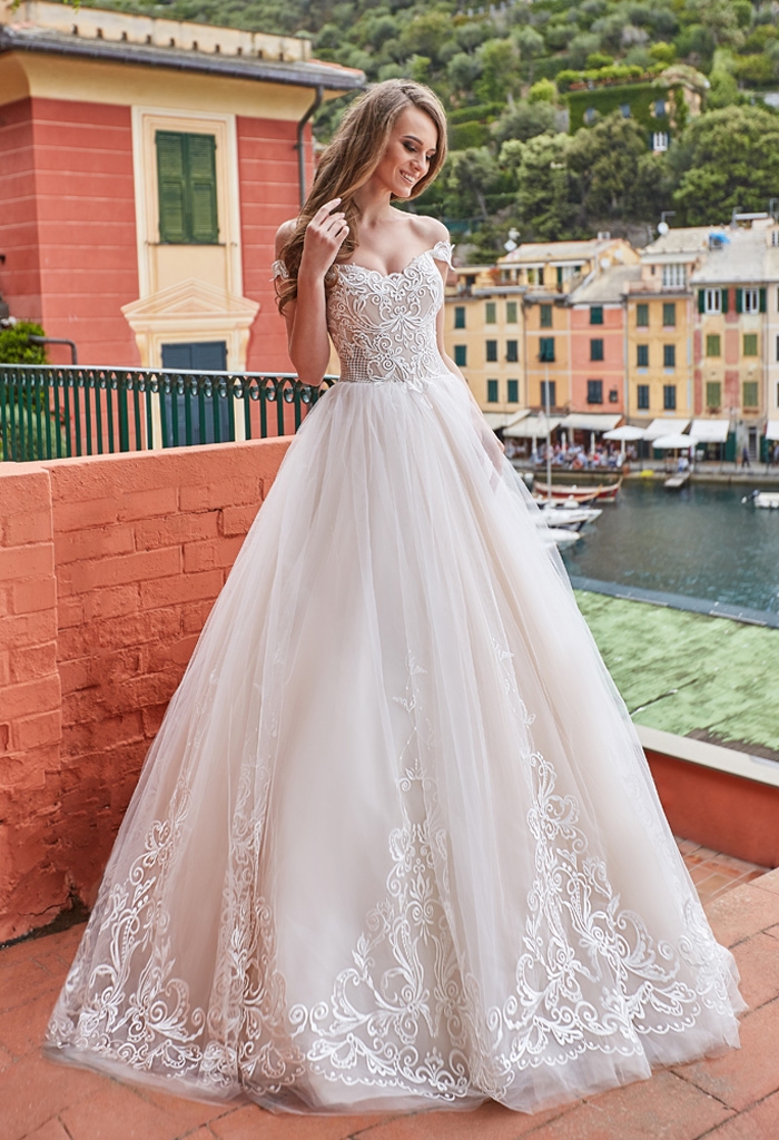 robe de mariee elegante en dentelle 