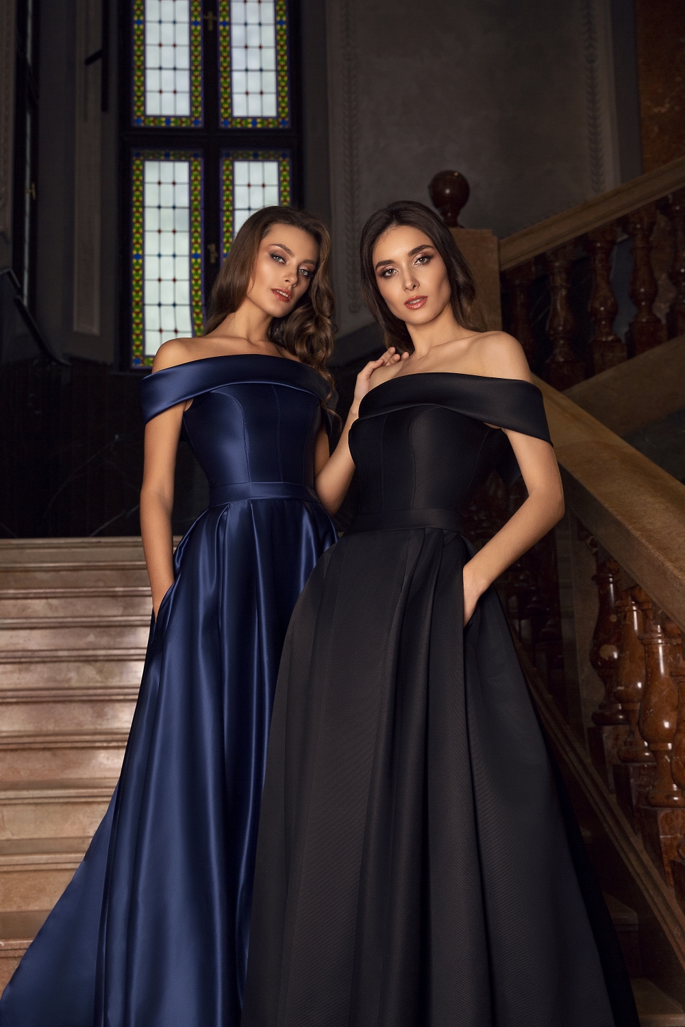 robe de soirée longue en noir et gris  Robe de bal, Robe soirée longue,  Robe de soirée longue