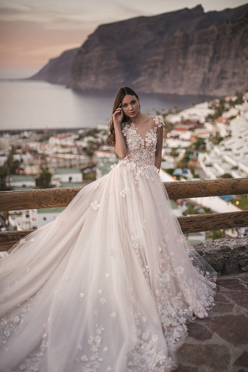 Robe de mariée brodée de fleurs