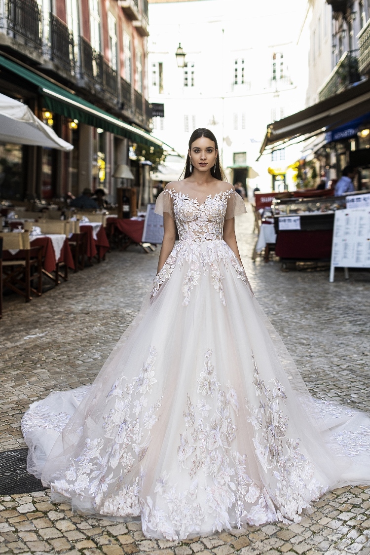 Robe de mariée brodée de fleurs