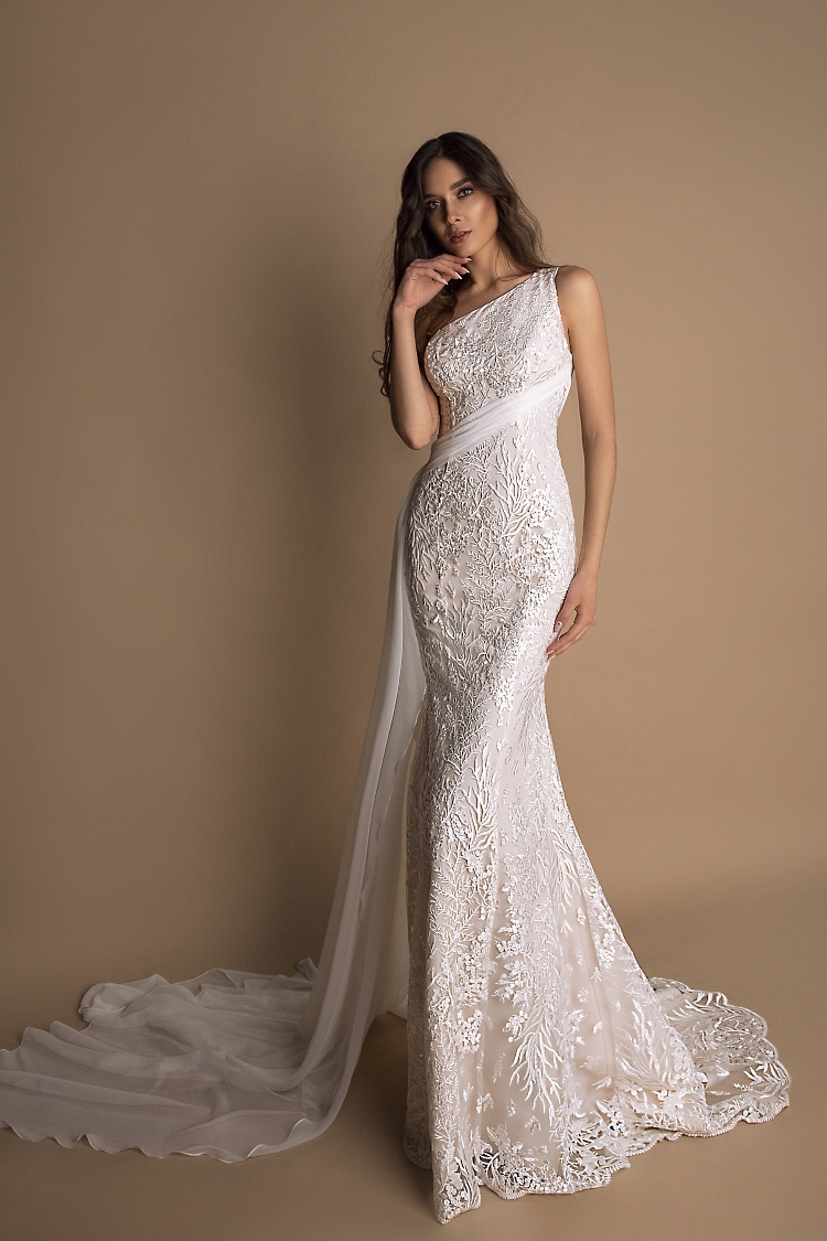 robe de mariee fourreau avec traine
