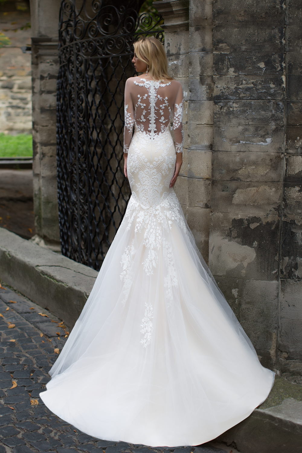 robe de mariage dos nu et manches longues