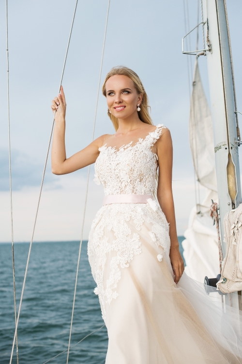 Robe de mariée asymétrique