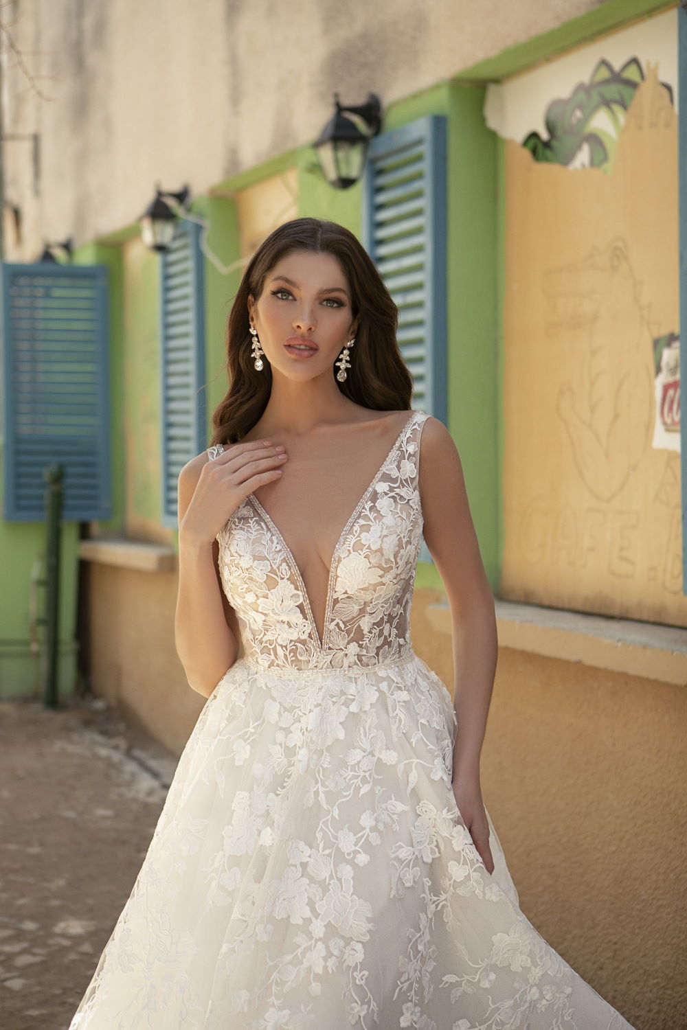 Robe de mari e avec d collet et dos en V Oksana Mukha Paris