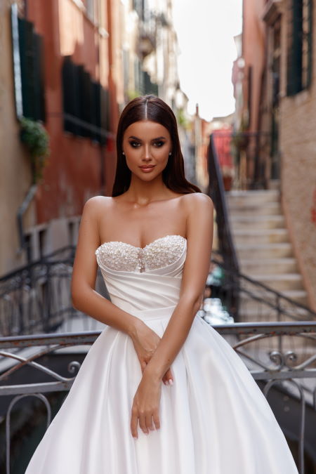 Robe de mariée fluide intemporelle