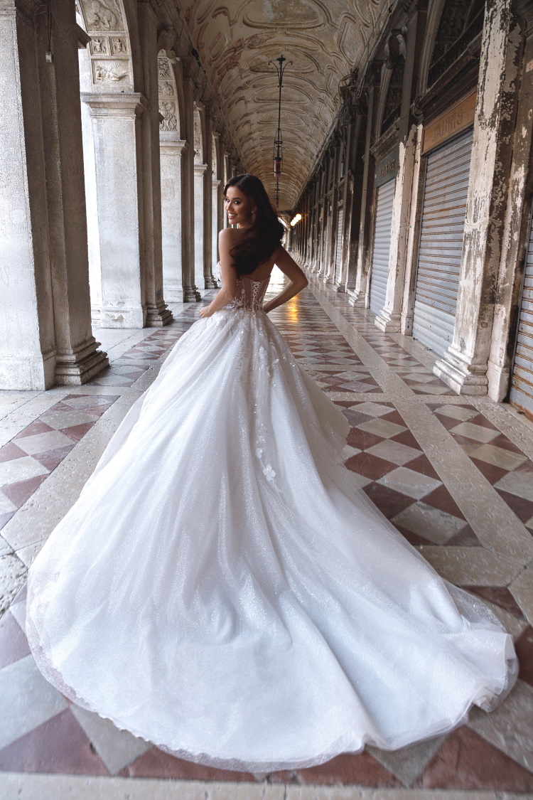 robe de mariee paillettee avec bustier