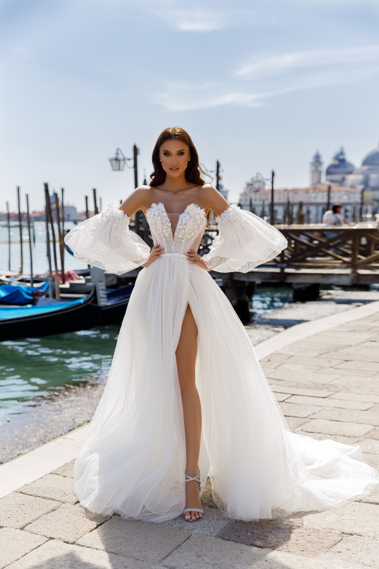 Robe de mariee a manches bouffantes Oksana Mukha Paris