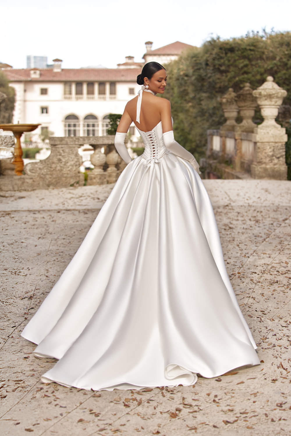 robe de mariee coupe cendrillon avec laçage dos