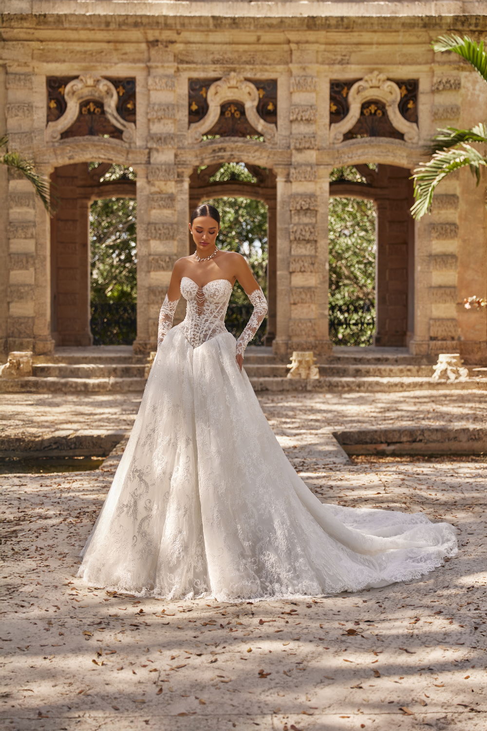 robe de mariee en dentelle avec manchettes longues