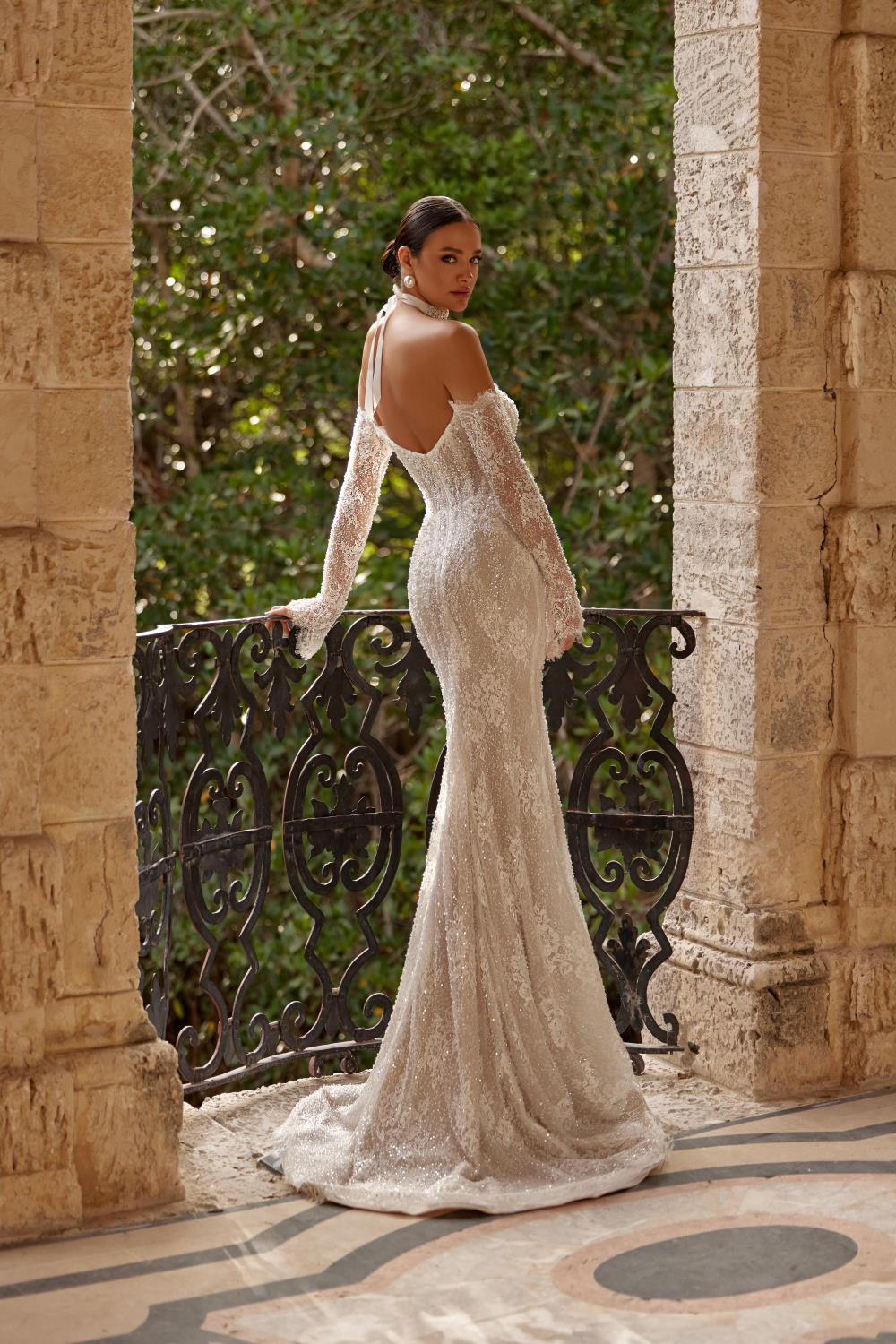 robe de mariee encolure bardot pres du corps