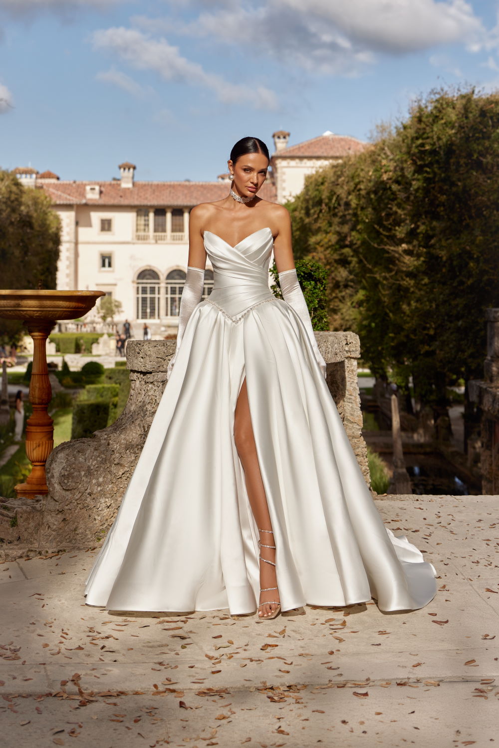 robe de mariee ligne de taille cendrillon et jupe fendue