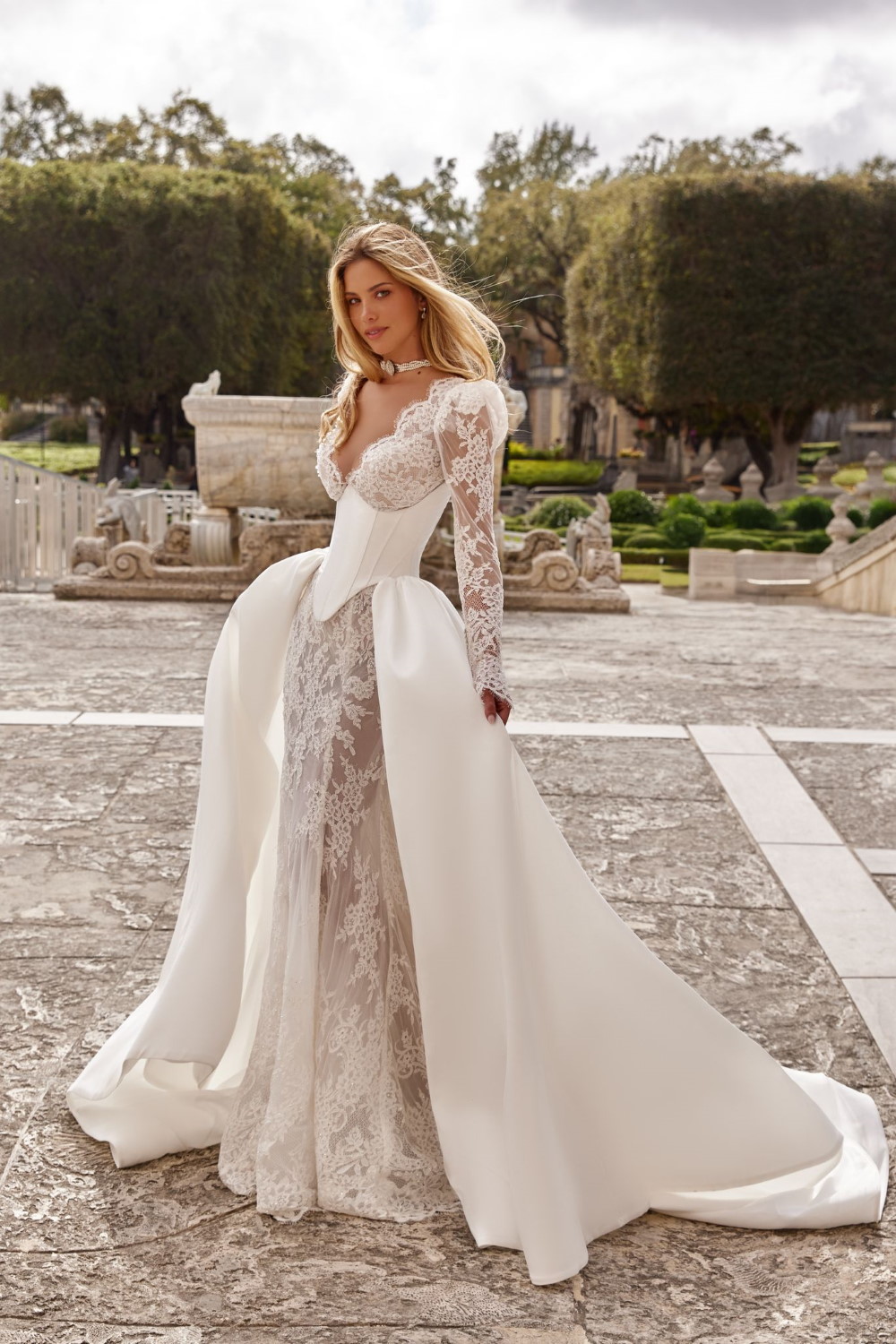 robe de mariee originale avec corset et traine