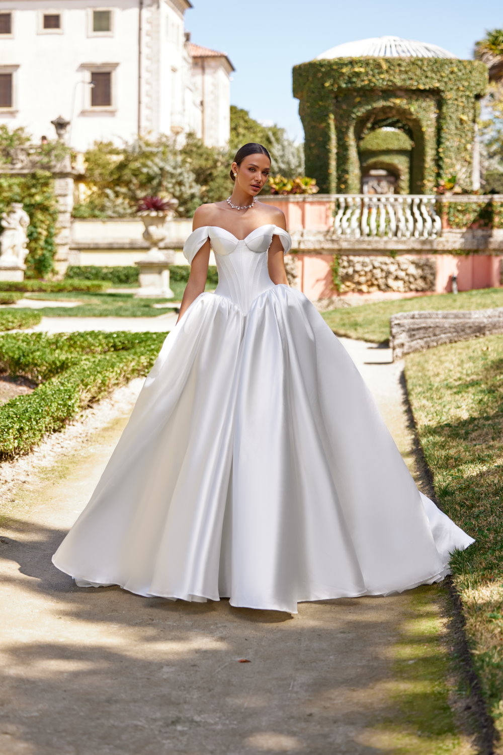 robe de mariee princesse style cendrillon en satin duchesse