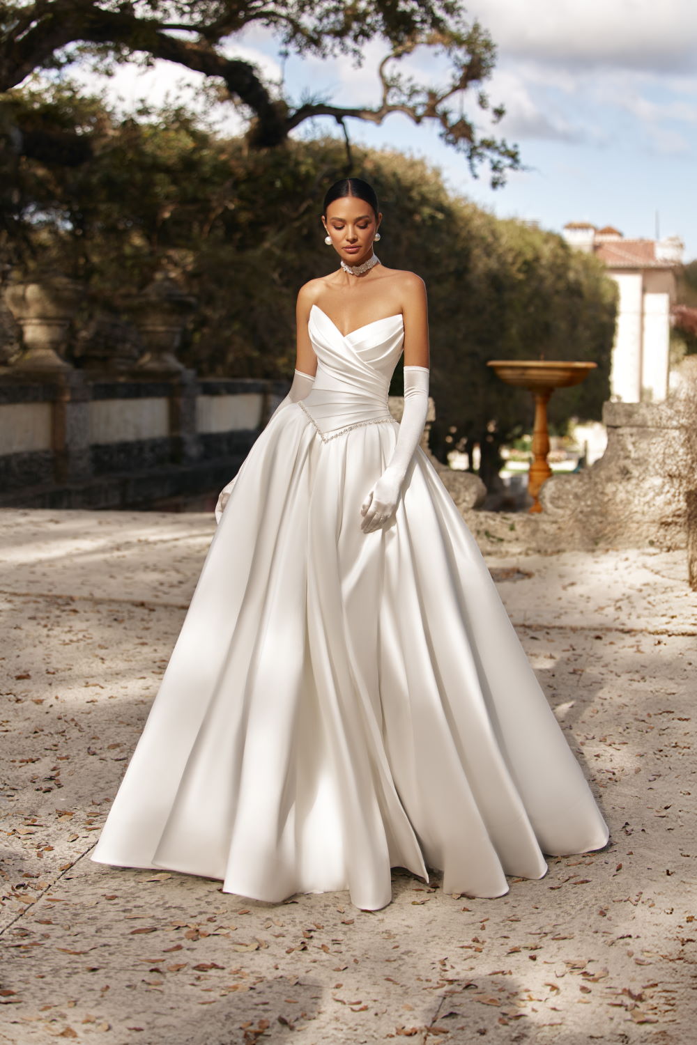 robe de mariee satinee coupe cendrillon