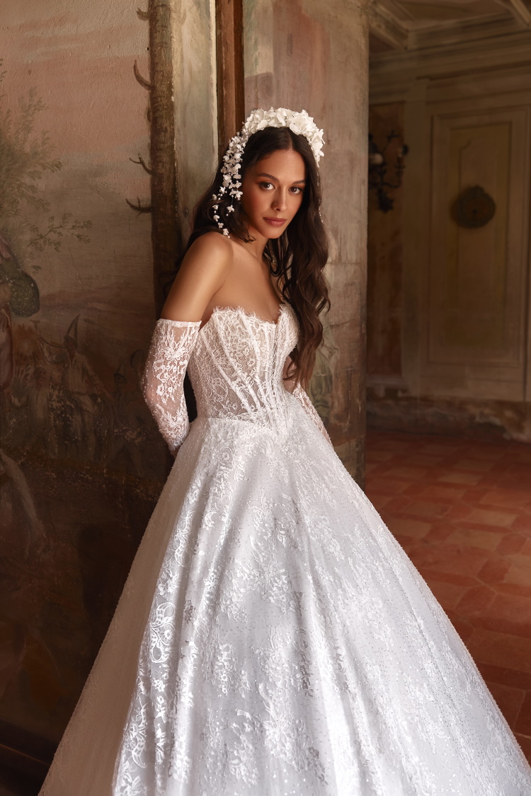 Robe de mariee Aline en dentelle corset structure et manches longues amovibles