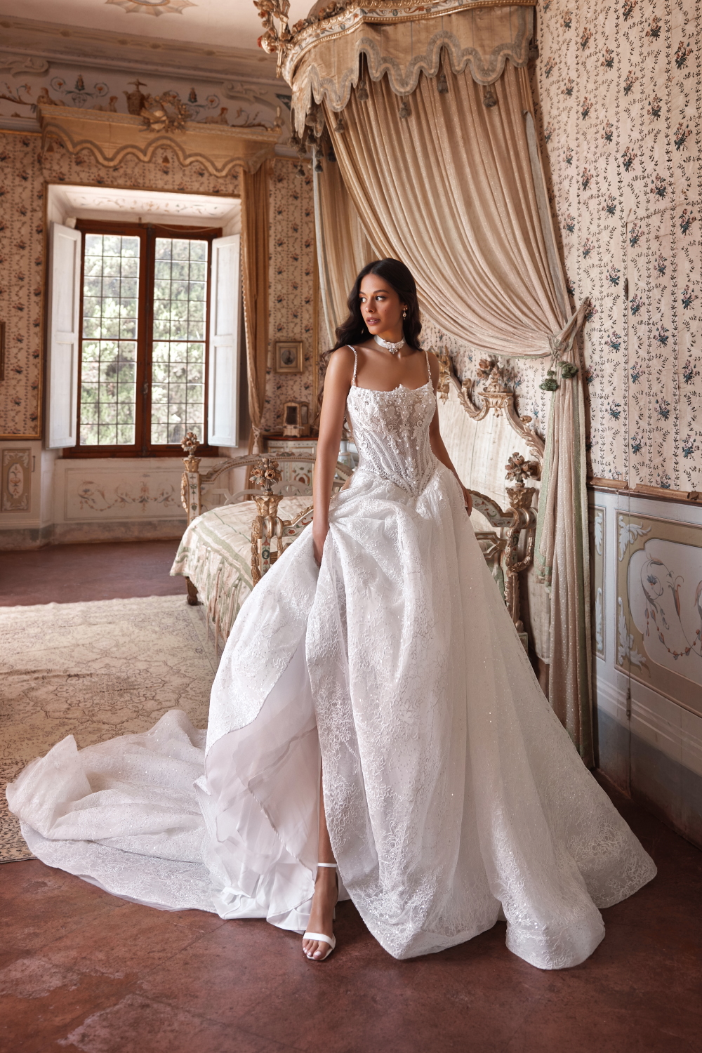 robe de mariee aline en dentelle pailletee