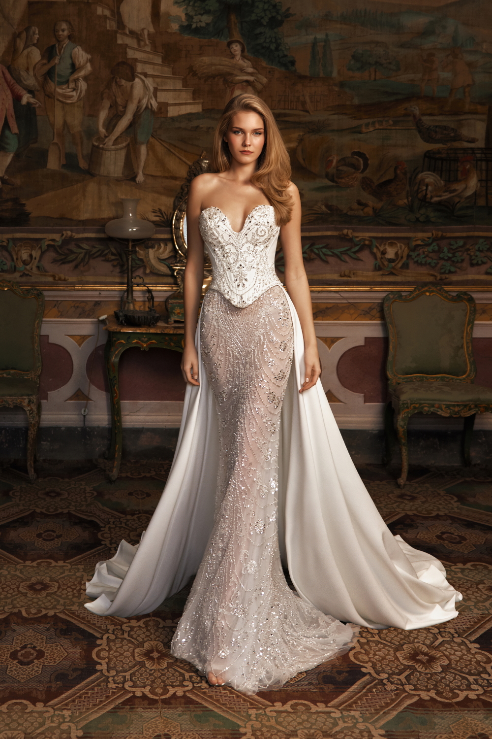 robe de mariee avec traine amovible et bustier travaille