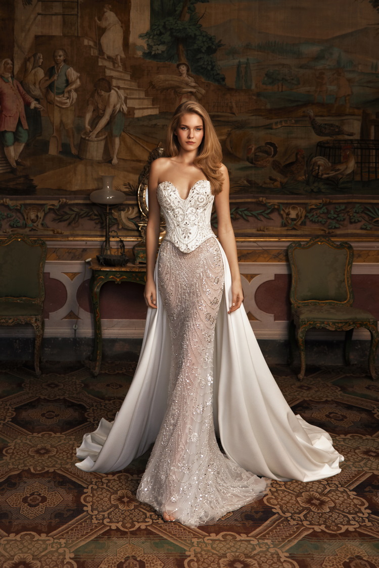 robe de mariee avec traine amovible et bustier travaille