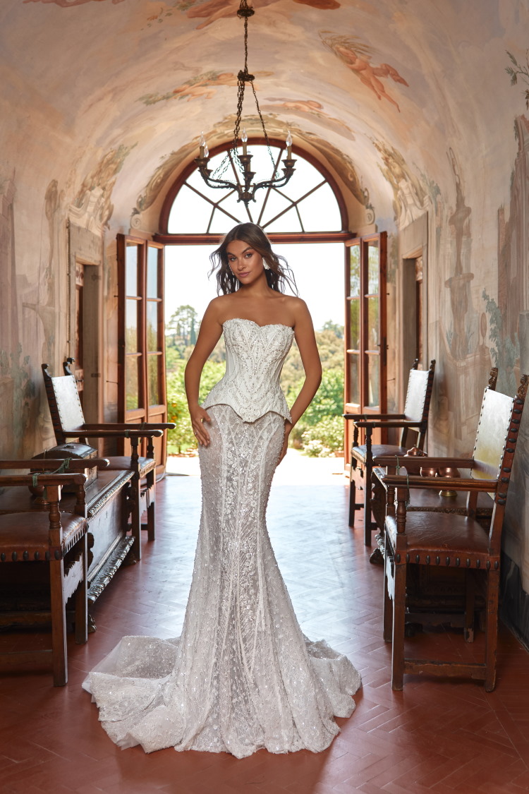 robe de mariee fourreau avec bustier peplum travaille