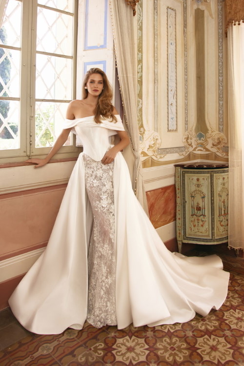 Robe de mariée avec cape