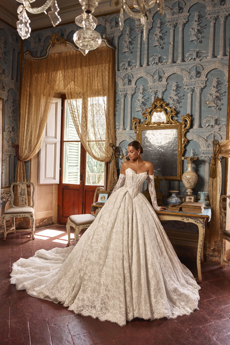 robe de mariee princesse en dentelle avec bustier et manches longues amovibles