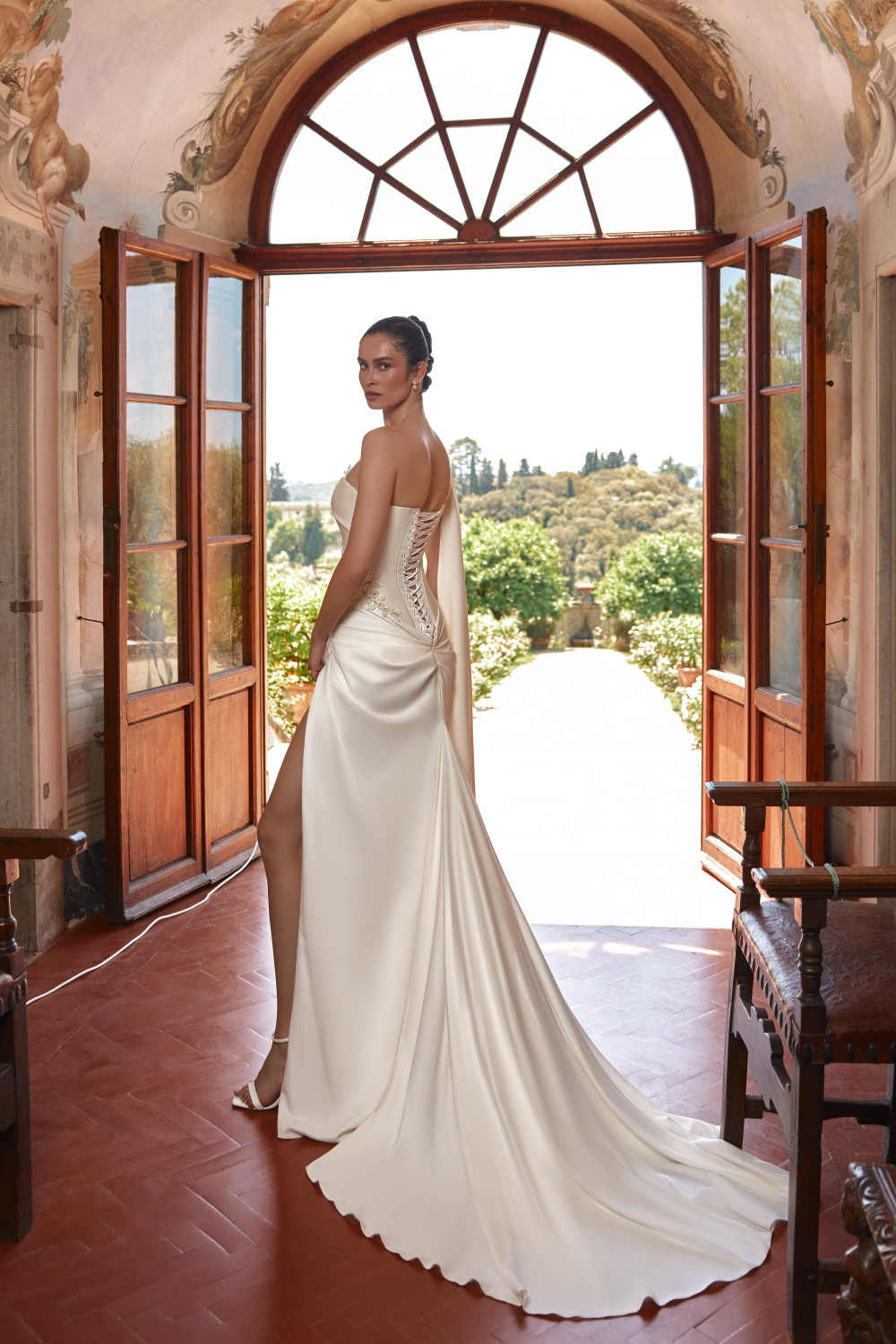 robe de mariee sexy avec laçage dans le dos