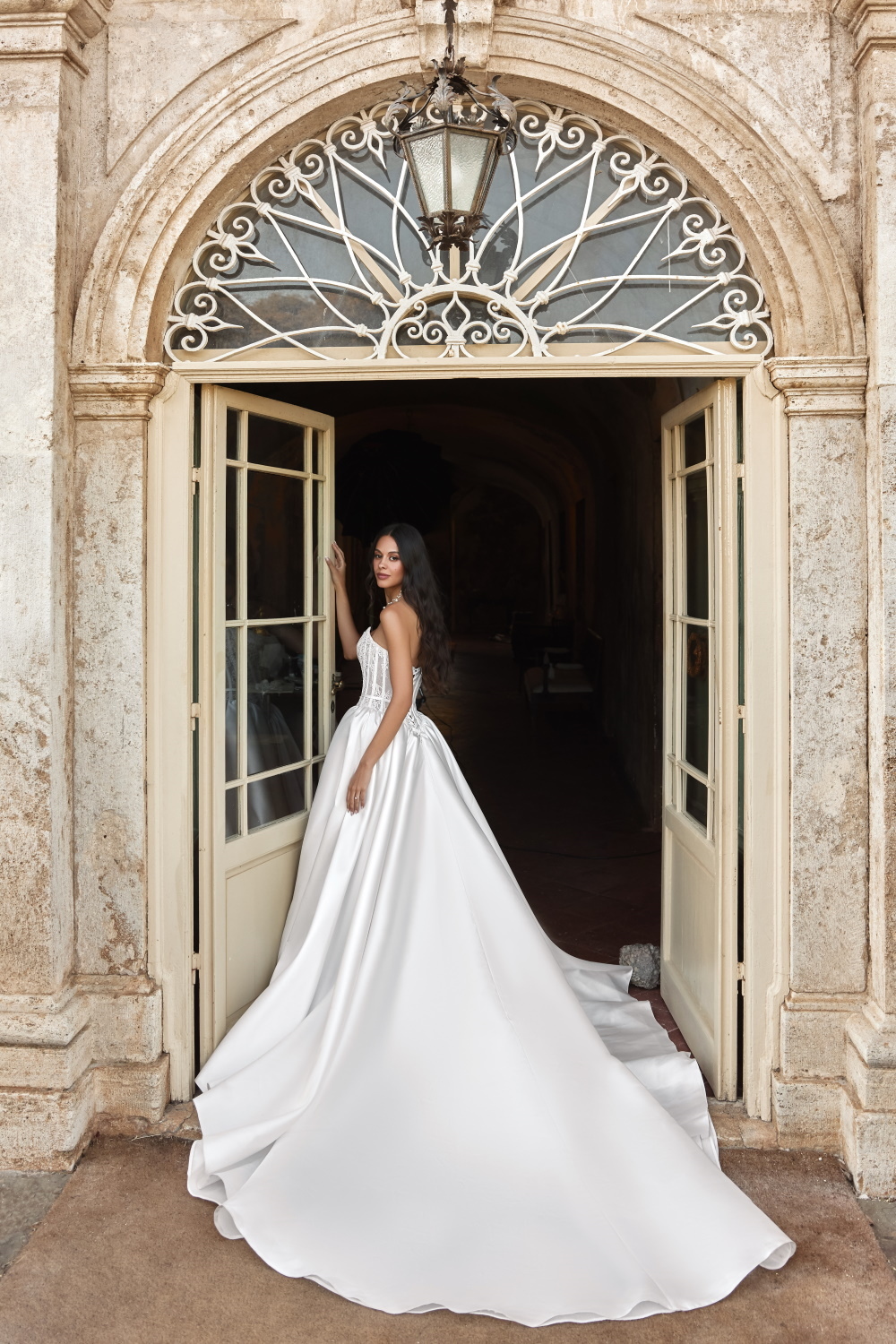 robe de mariee simple avec jupe en satin
