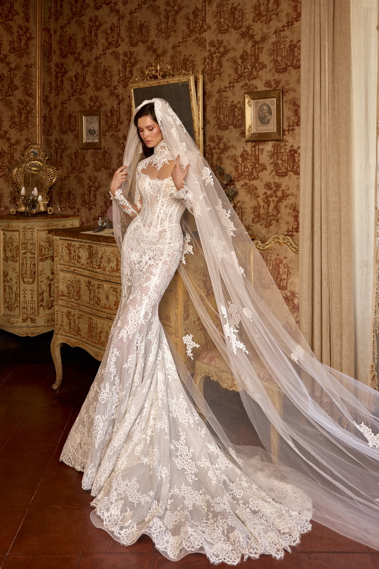 robe de mariee sirene avec manches longues et col couvert en dentelle